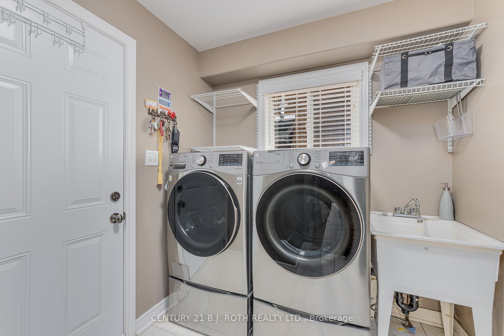 Photo 21 of 143 Crompton Drive, Barrie, Little Lake — HOMEH