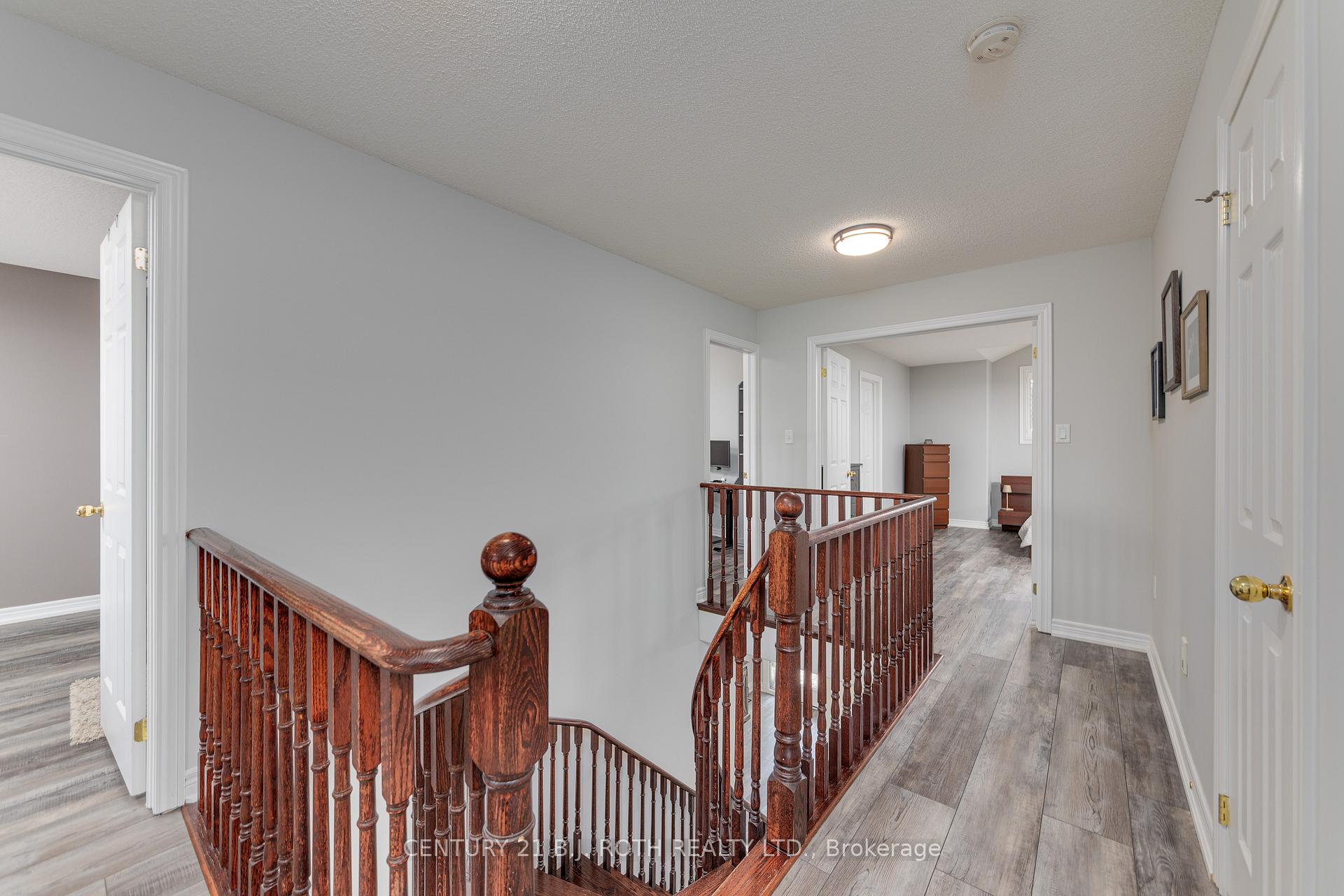 Photo 24 of 143 Crompton Drive, Barrie, Little Lake — HOMEH