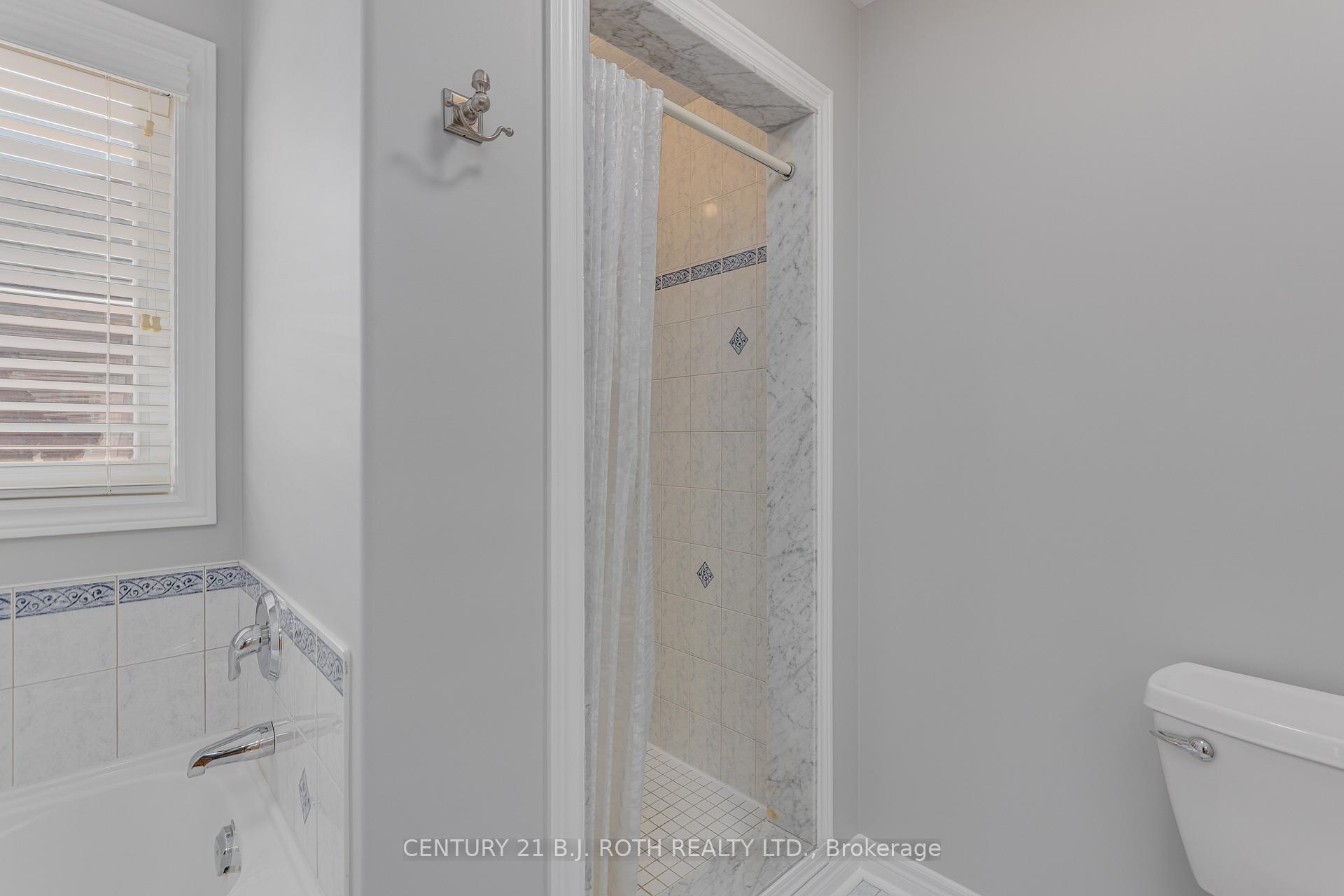 Photo 28 of 143 Crompton Drive, Barrie, Little Lake — HOMEH