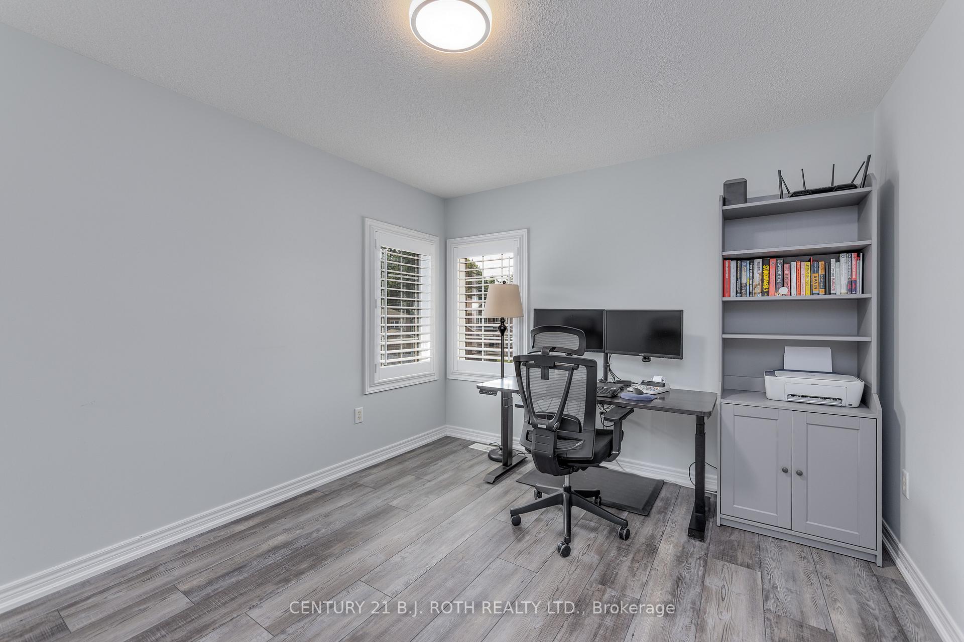 Photo 32 of 143 Crompton Drive, Barrie, Little Lake — HOMEH