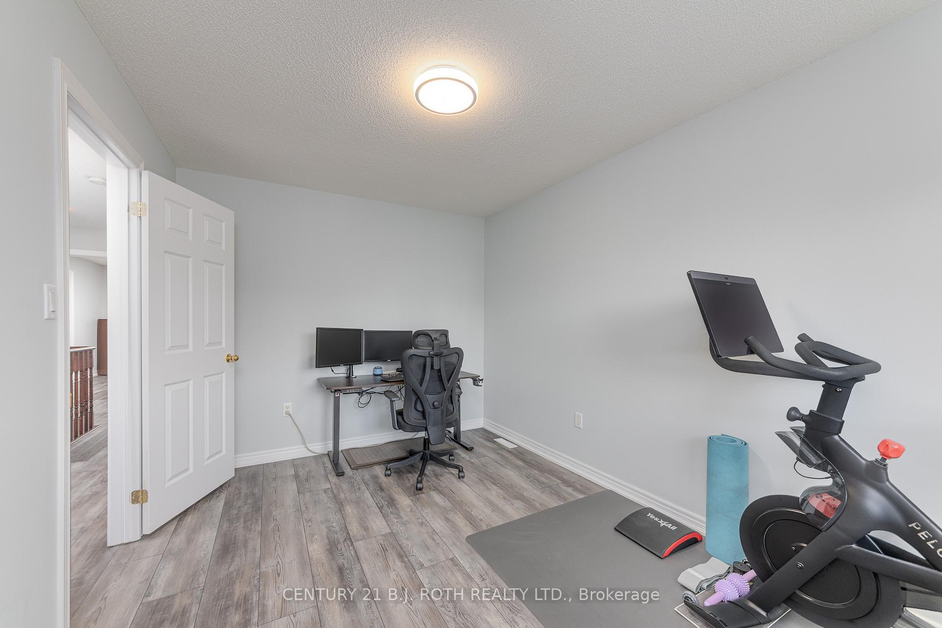 Photo 34 of 143 Crompton Drive, Barrie, Little Lake — HOMEH