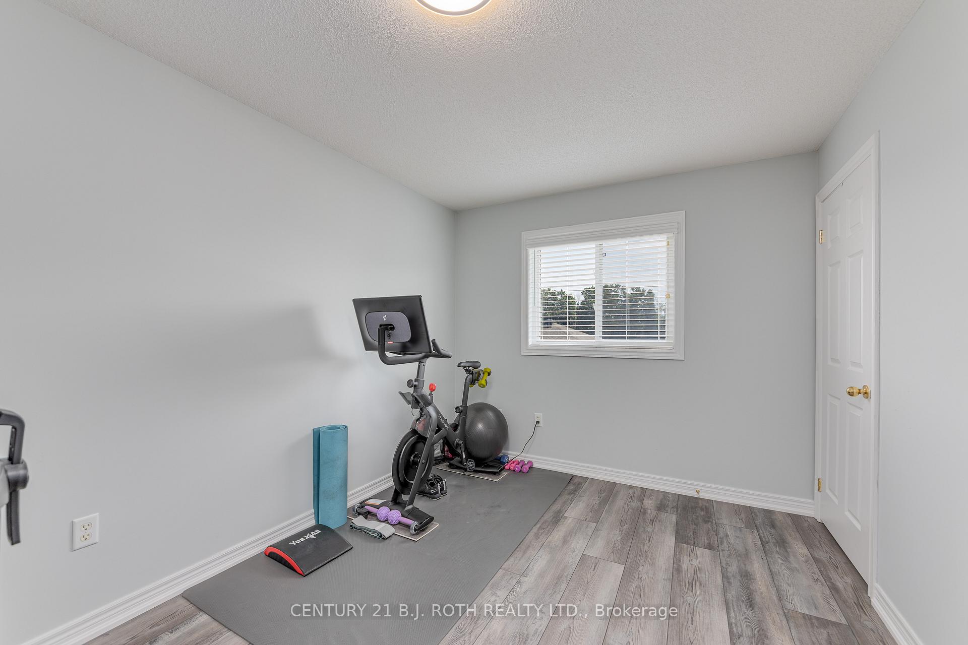 Photo 35 of 143 Crompton Drive, Barrie, Little Lake — HOMEH