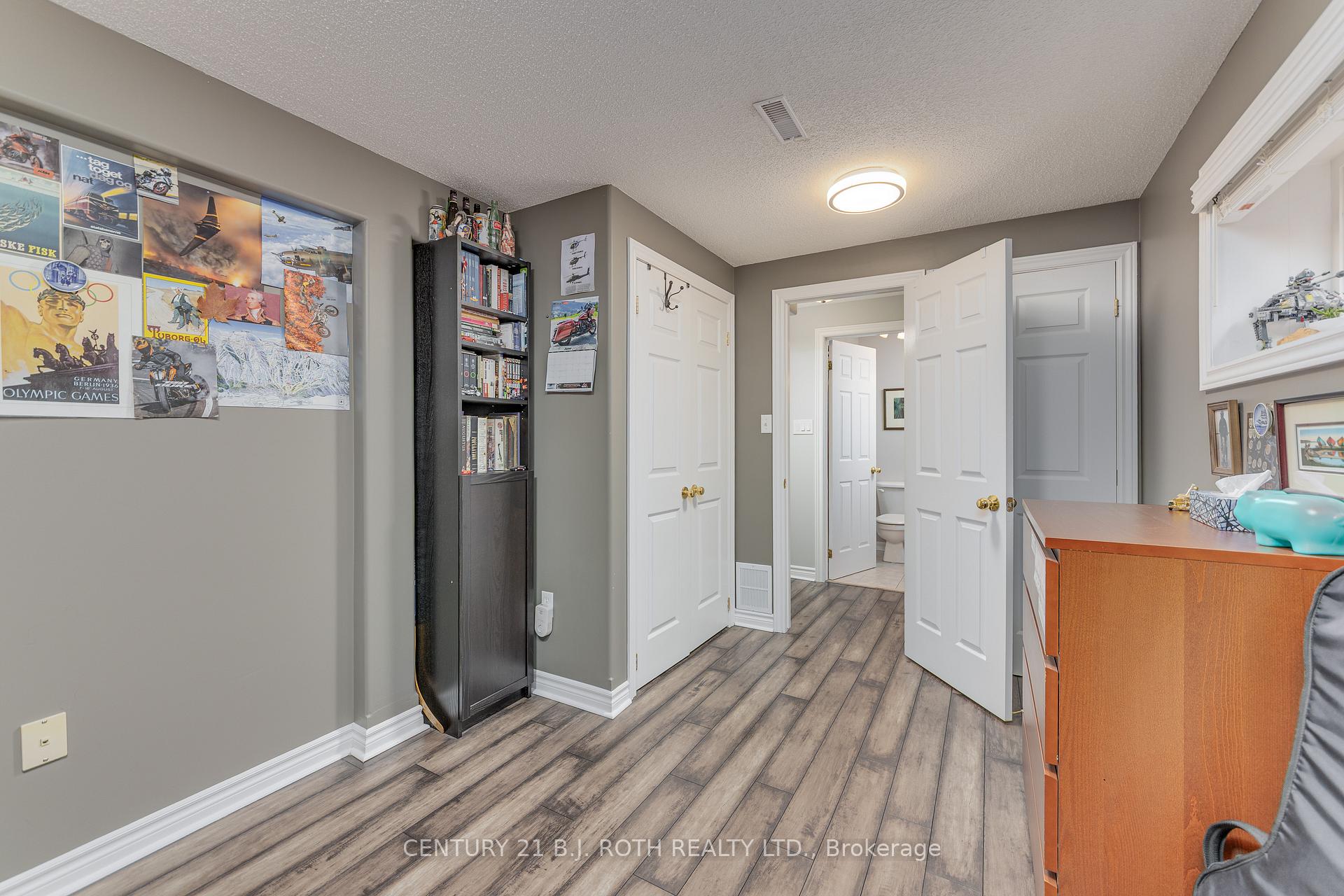 Photo 42 of 143 Crompton Drive, Barrie, Little Lake — HOMEH