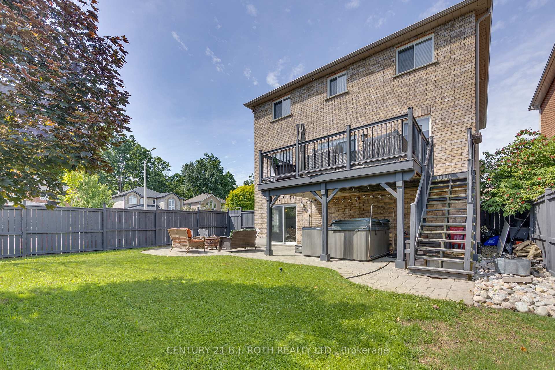 Photo 44 of 143 Crompton Drive, Barrie, Little Lake — HOMEH