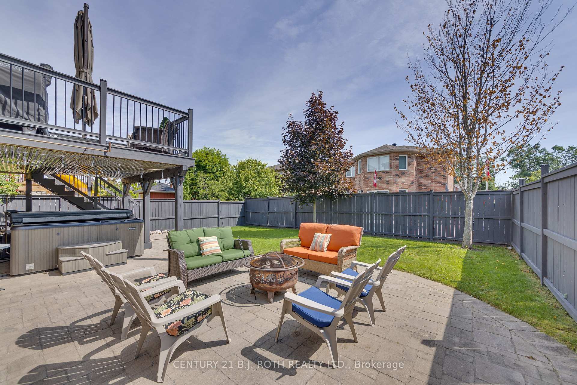 Photo 46 of 143 Crompton Drive, Barrie, Little Lake — HOMEH
