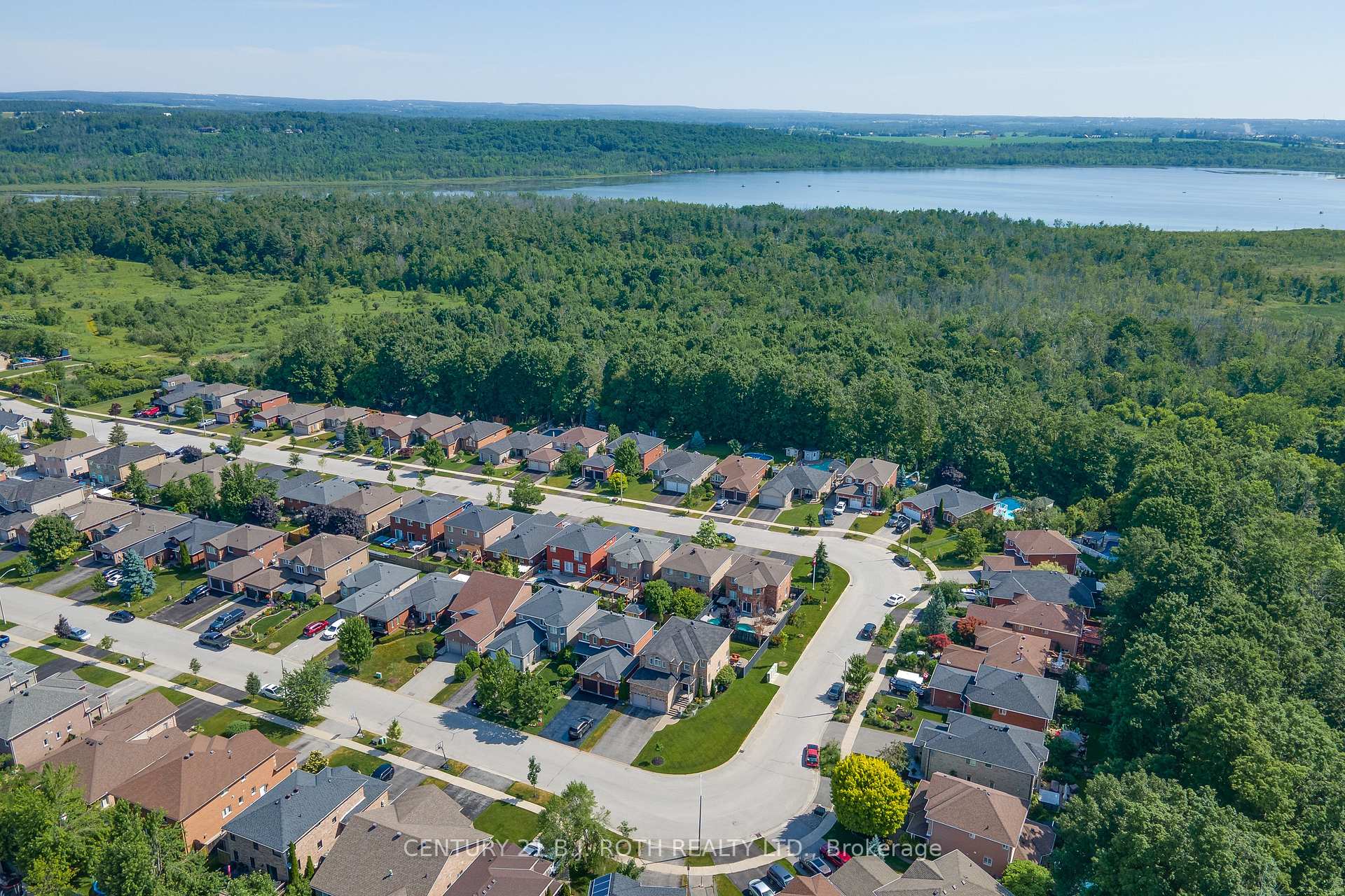 Photo 48 of 143 Crompton Drive, Barrie, Little Lake — HOMEH