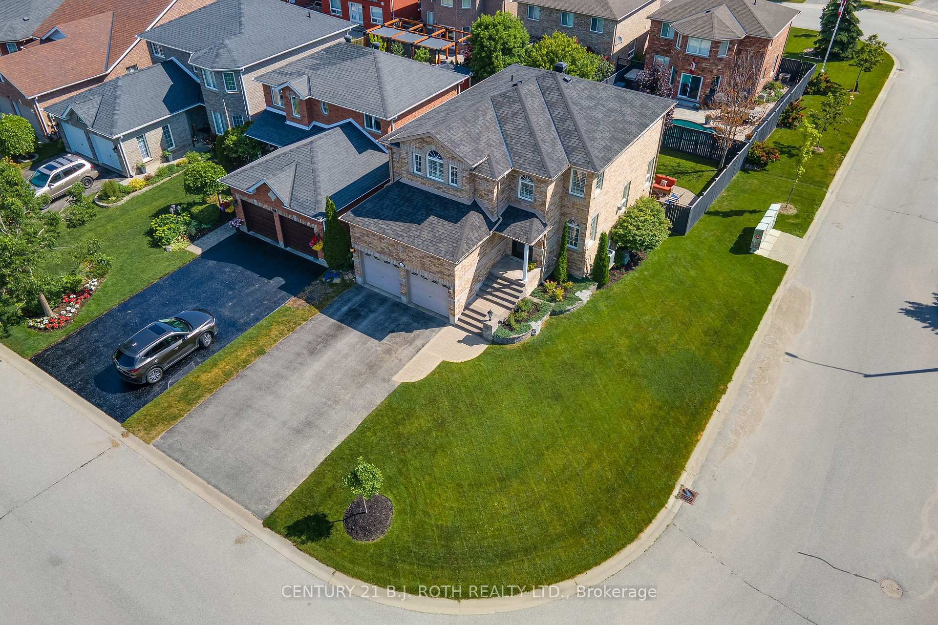Photo 49 of 143 Crompton Drive, Barrie, Little Lake — HOMEH
