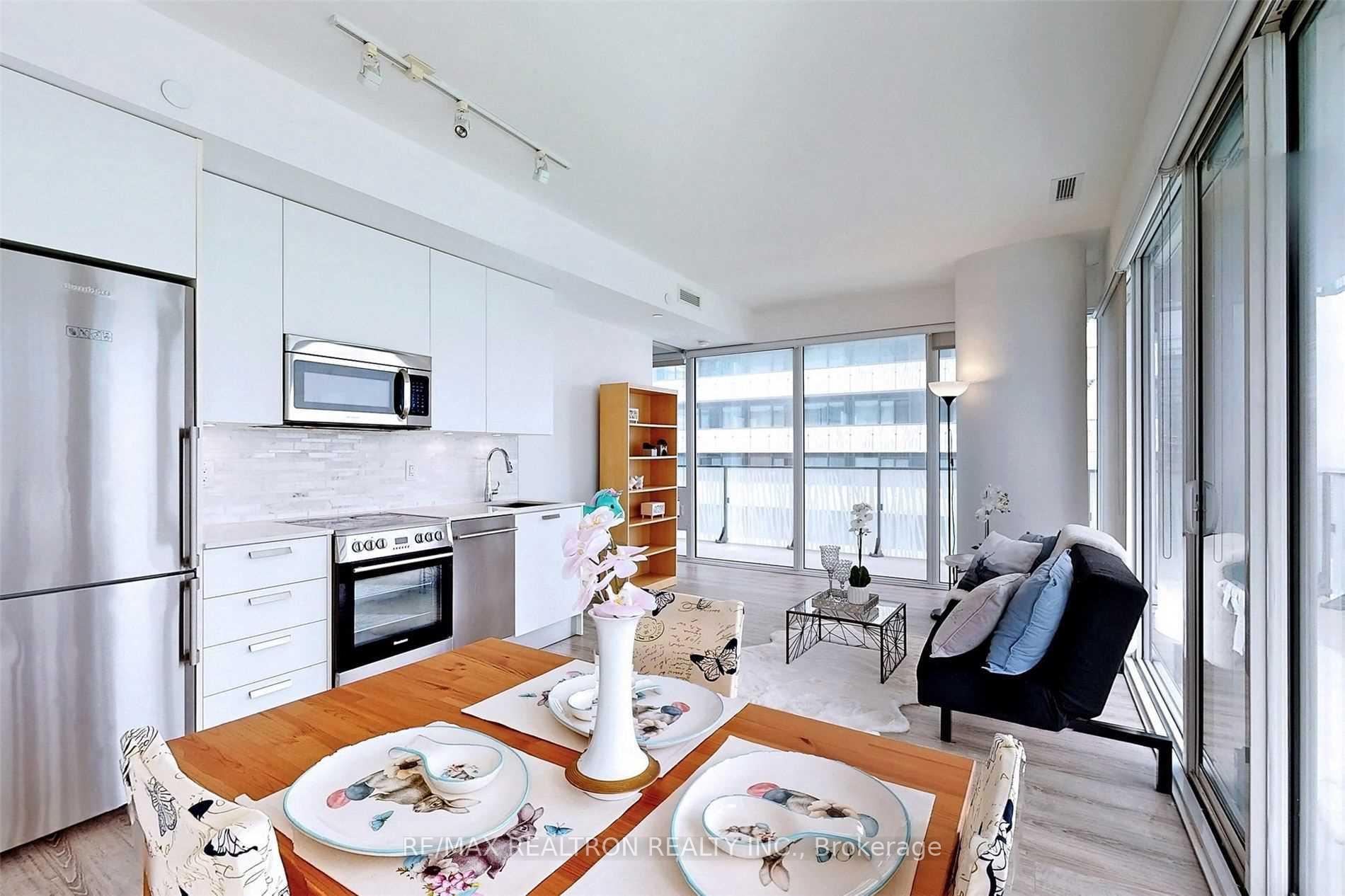 Front of Unit 3902, 42 Charles Street E
