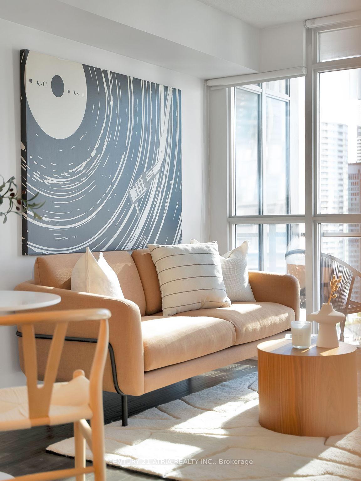 Photo 2 of Unit 2103, 15 Iceboat Terrace, Toronto, Waterfront Communities — HOMEH