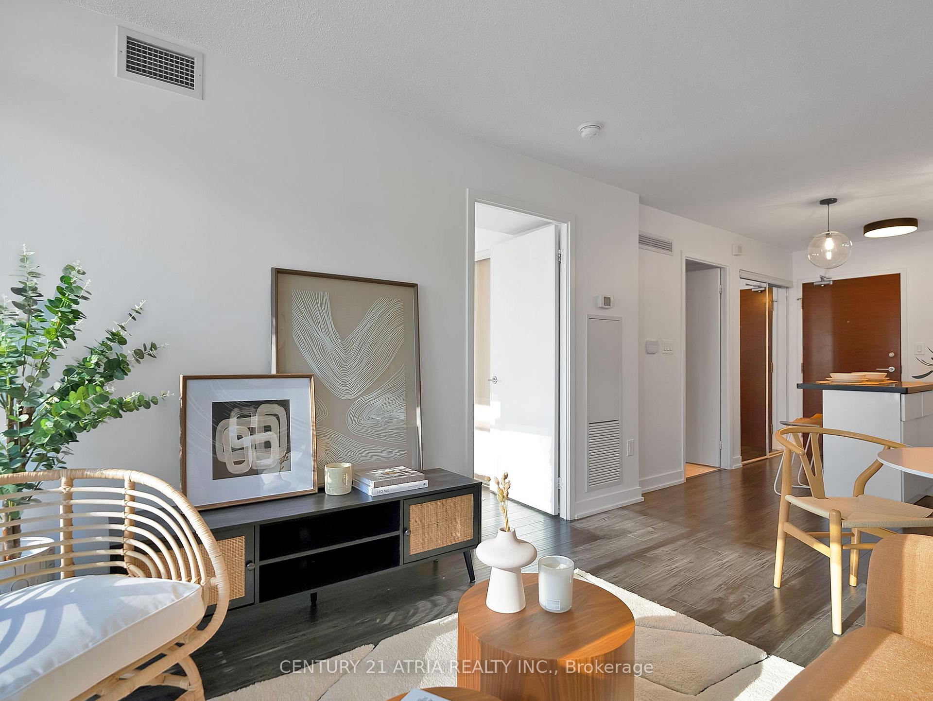Photo 4 of Unit 2103, 15 Iceboat Terrace, Toronto, Waterfront Communities — HOMEH
