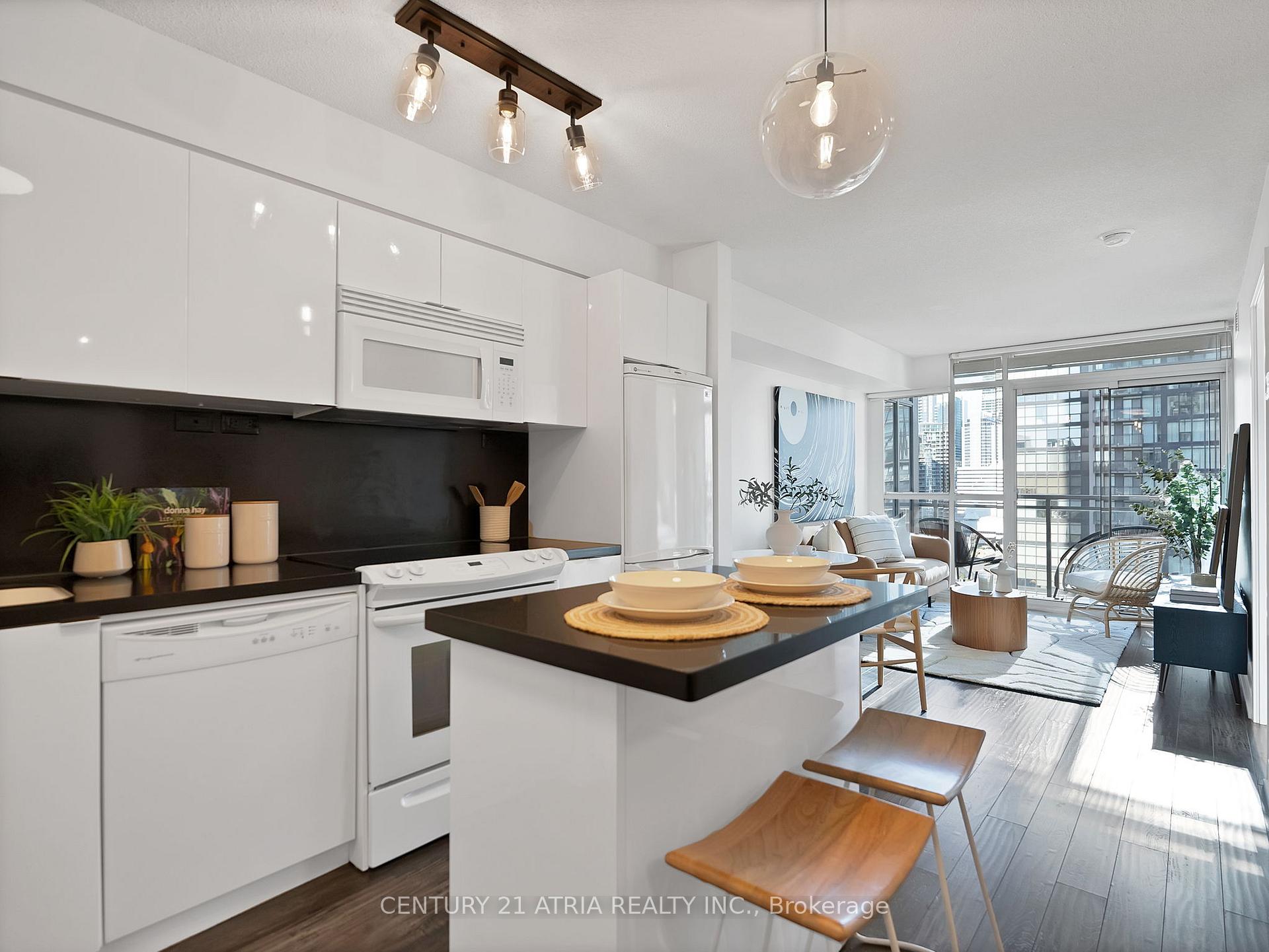 Photo 5 of Unit 2103, 15 Iceboat Terrace, Toronto, Waterfront Communities — HOMEH
