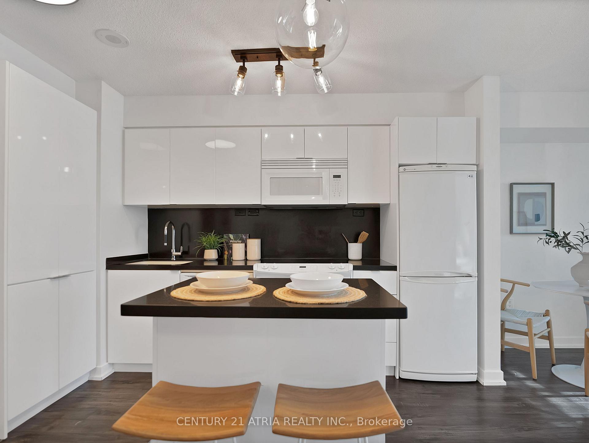Photo 6 of Unit 2103, 15 Iceboat Terrace, Toronto, Waterfront Communities — HOMEH