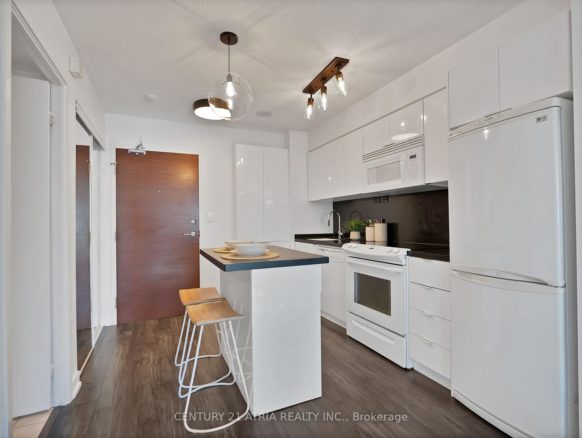 Photo 7 of Unit 2103, 15 Iceboat Terrace, Toronto, Waterfront Communities — HOMEH