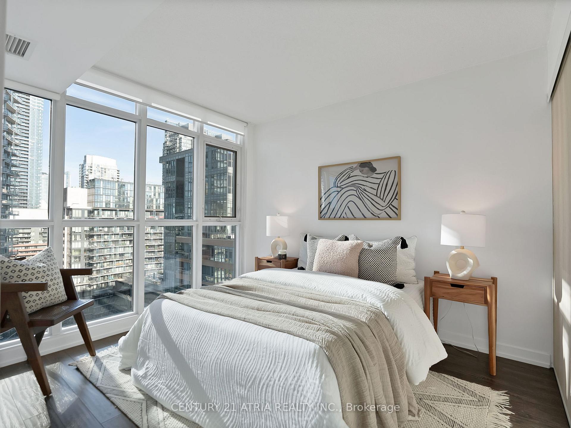 Photo 8 of Unit 2103, 15 Iceboat Terrace, Toronto, Waterfront Communities — HOMEH