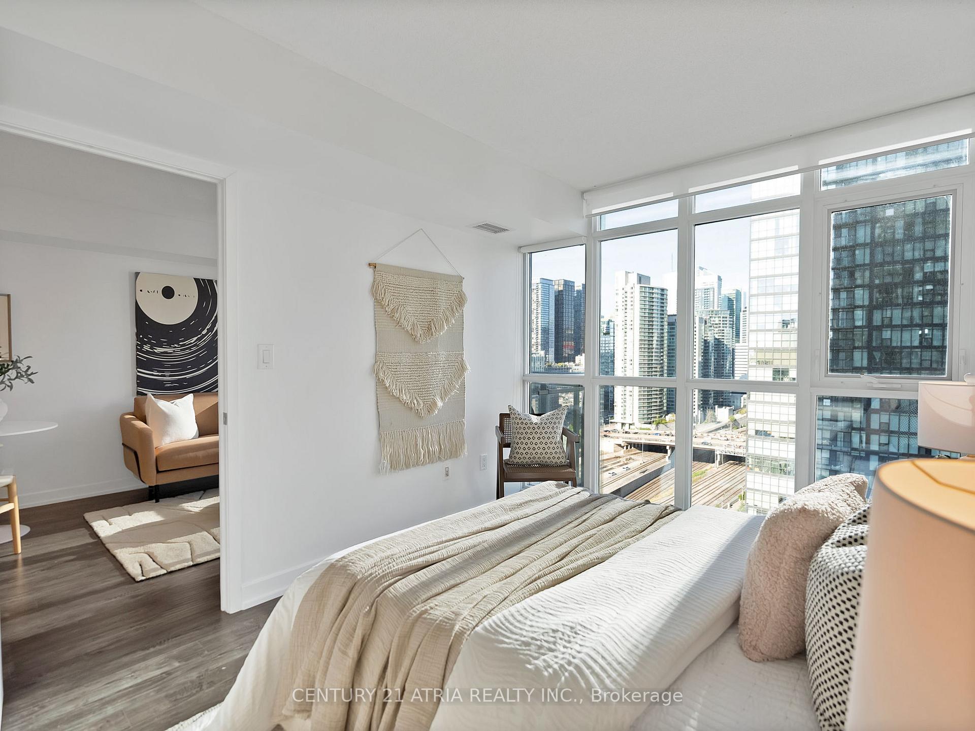 Photo 9 of Unit 2103, 15 Iceboat Terrace, Toronto, Waterfront Communities — HOMEH