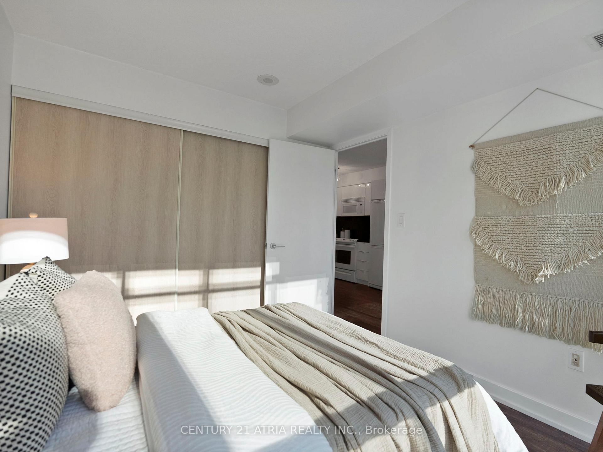 Photo 11 of Unit 2103, 15 Iceboat Terrace, Toronto, Waterfront Communities — HOMEH