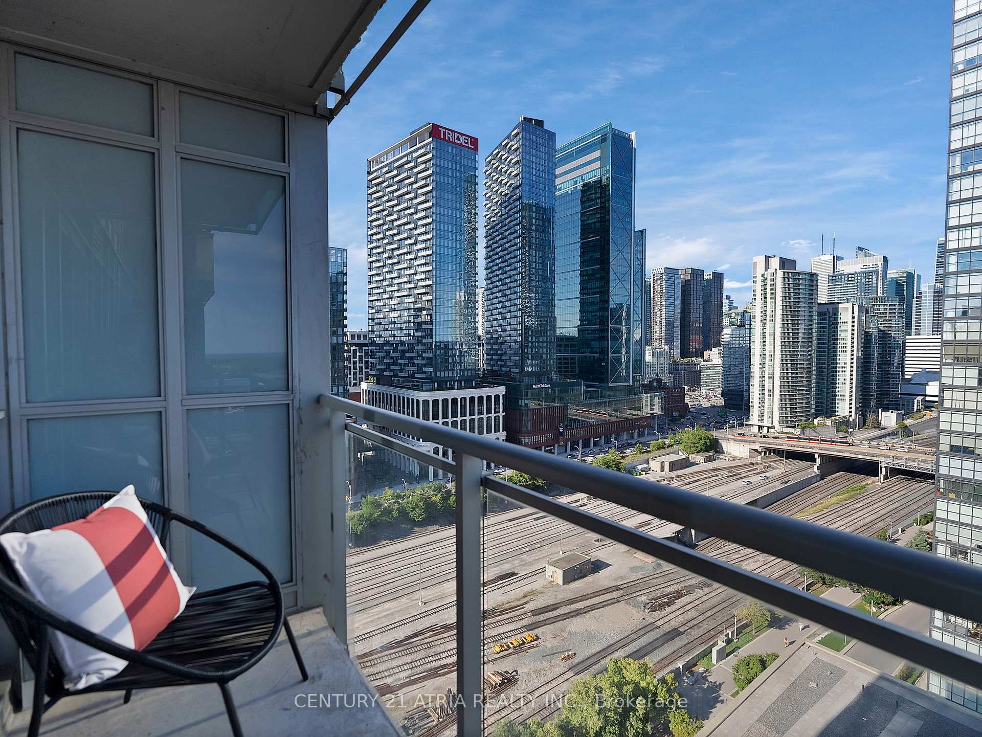 Photo 16 of Unit 2103, 15 Iceboat Terrace, Toronto, Waterfront Communities — HOMEH