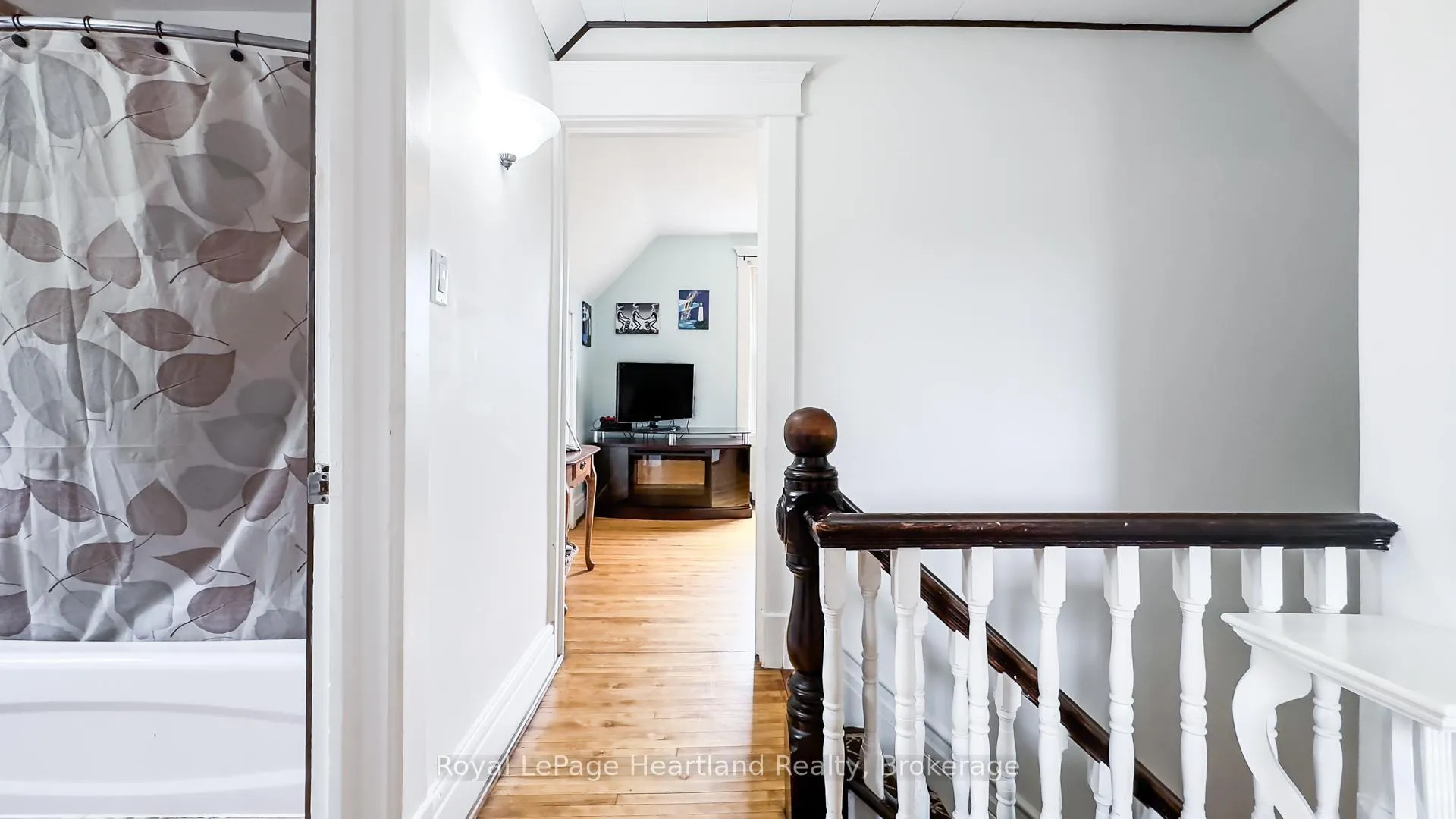 Photo 23 of 132 Elgin Avenue E, Goderich, Goderich (Town) — HOMEH