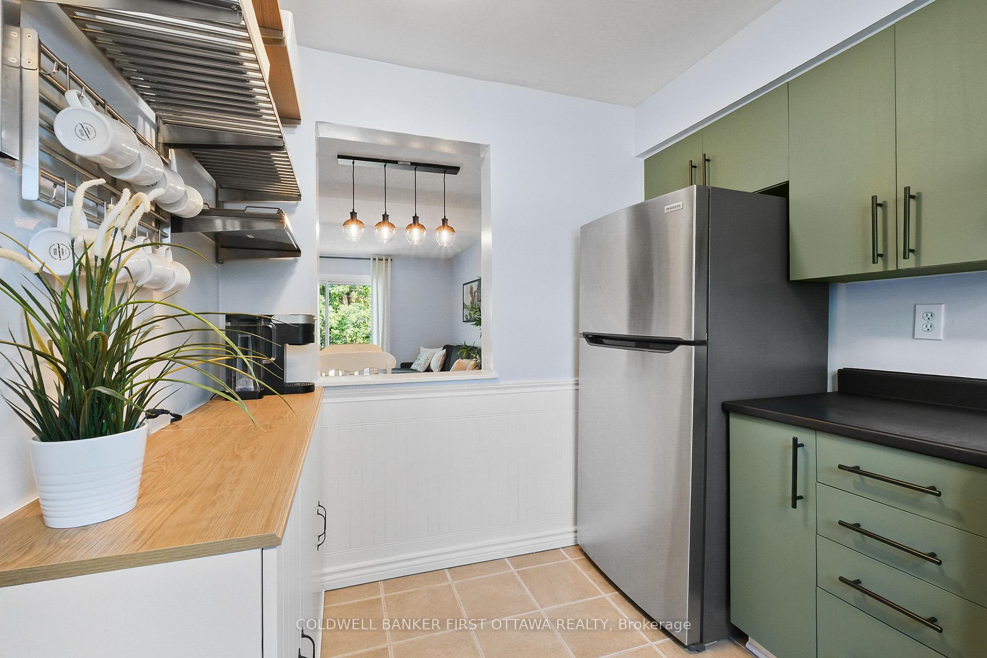 Photo 2 of 1351 Bakker Court, Ottawa, Convent Glen South — HOMEH