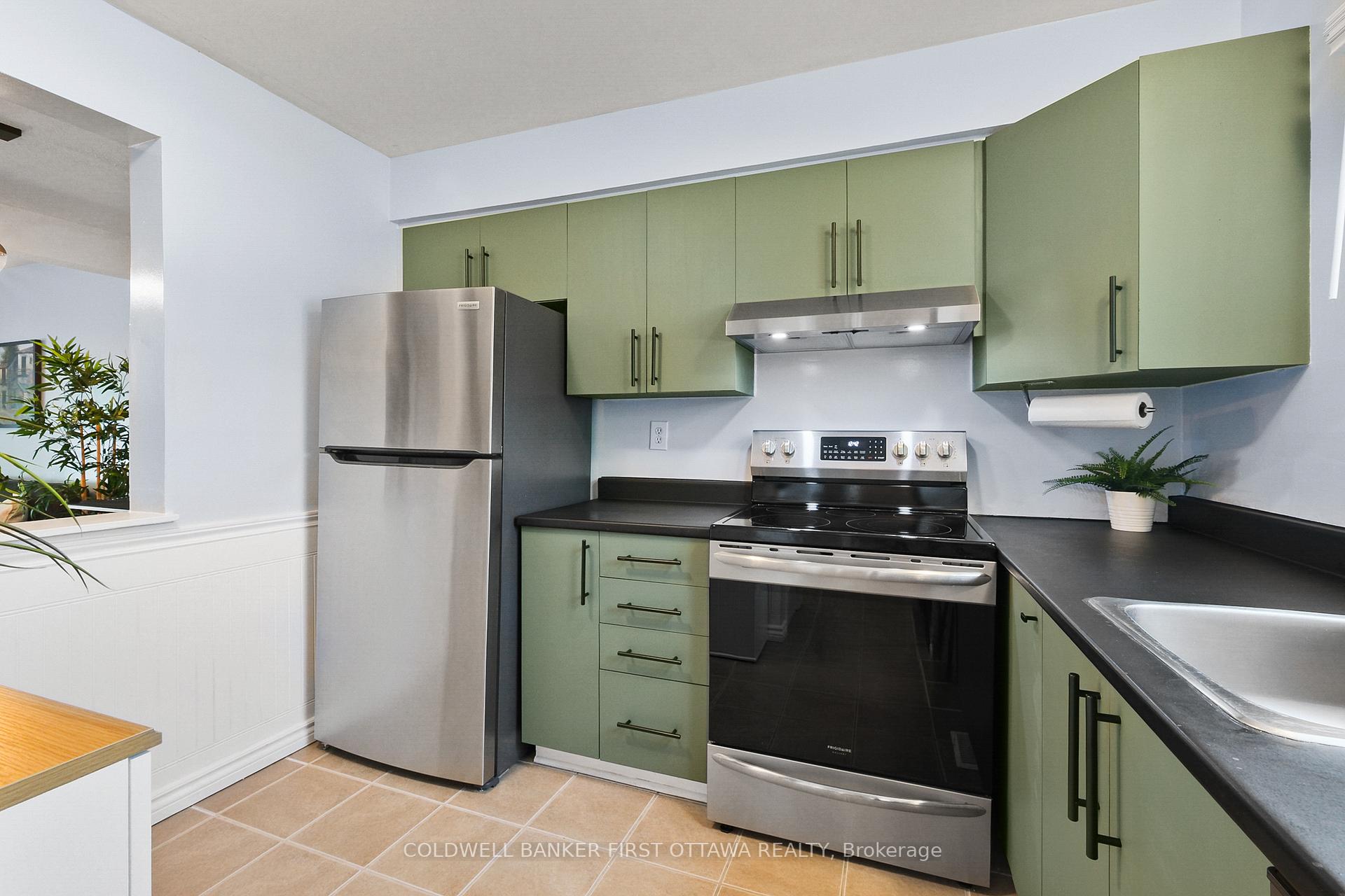 Photo 3 of 1351 Bakker Court, Ottawa, Convent Glen South — HOMEH