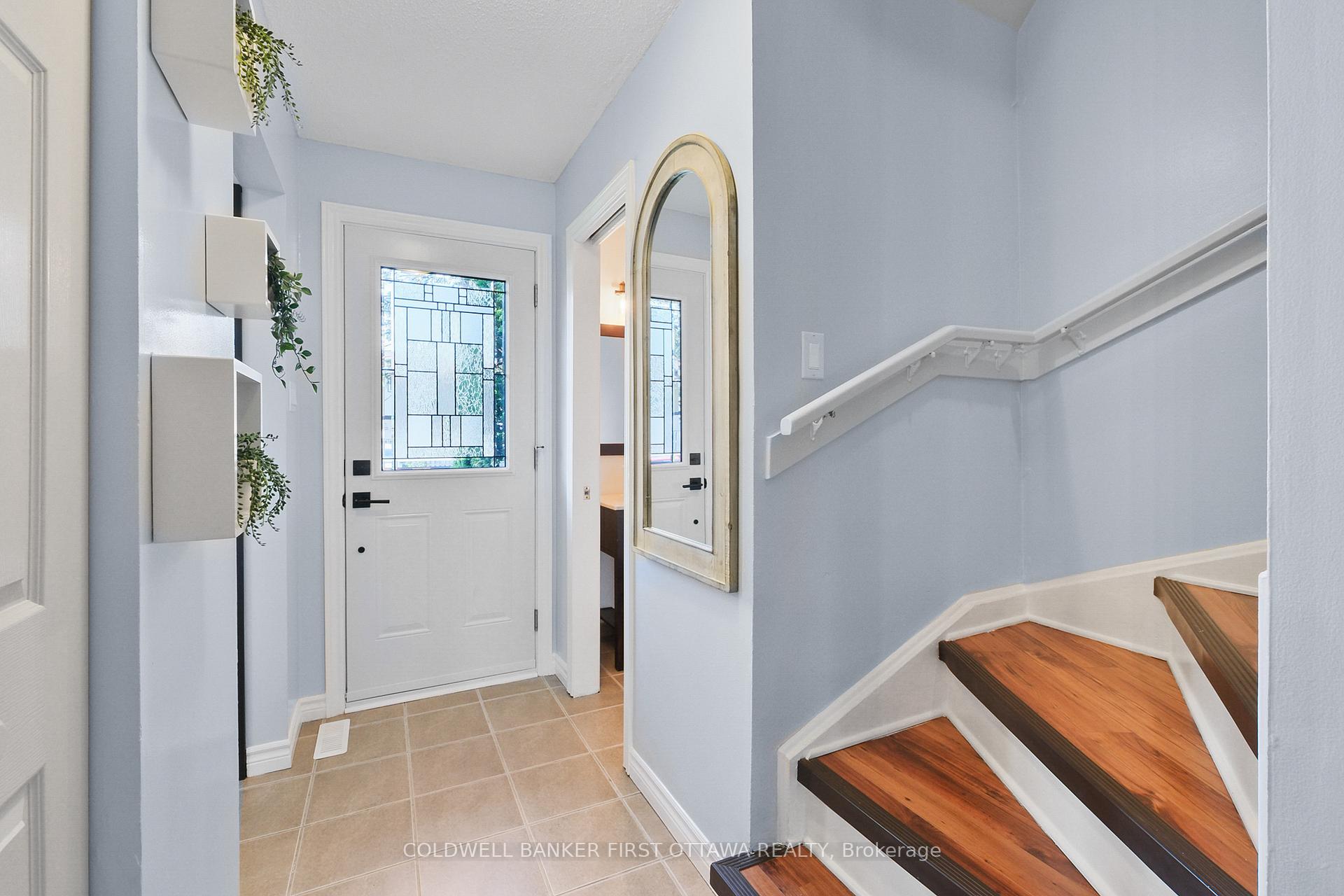 Photo 4 of 1351 Bakker Court, Ottawa, Convent Glen South — HOMEH