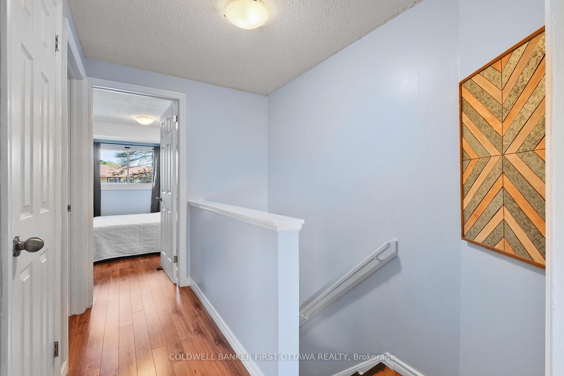 Photo 5 of 1351 Bakker Court, Ottawa, Convent Glen South — HOMEH