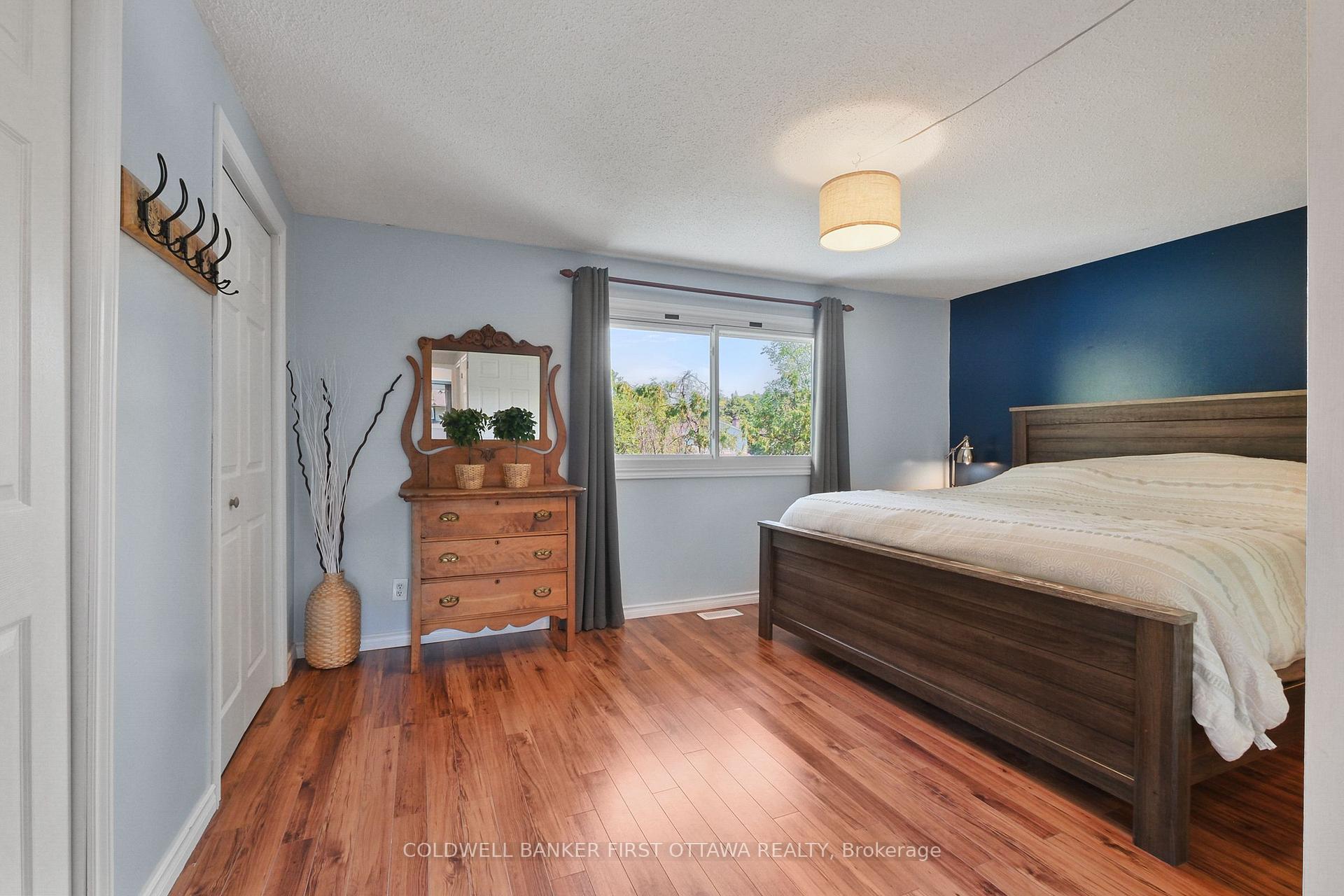Photo 11 of 1351 Bakker Court, Ottawa, Convent Glen South — HOMEH