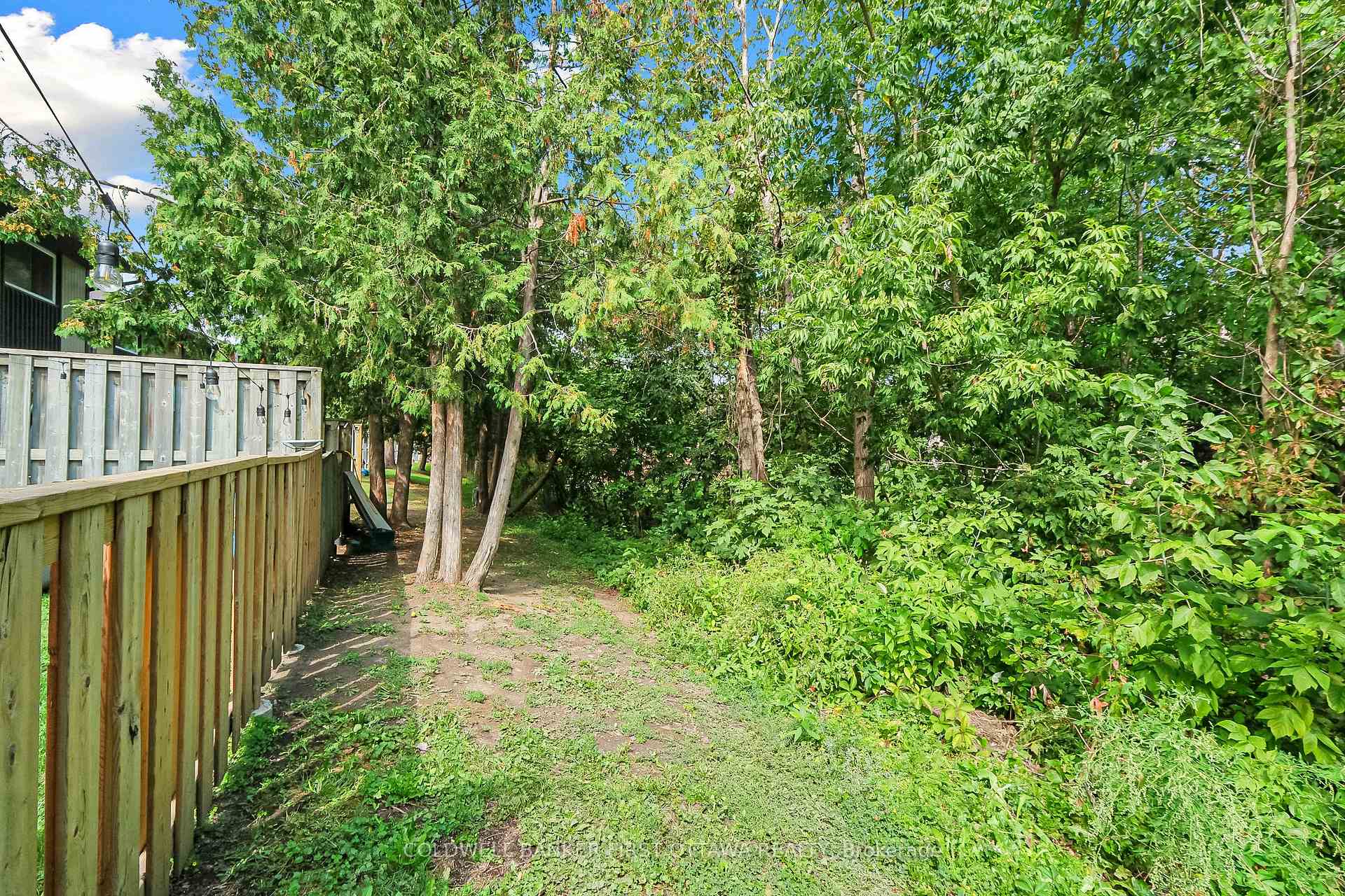 Photo 23 of 1351 Bakker Court, Ottawa, Convent Glen South — HOMEH