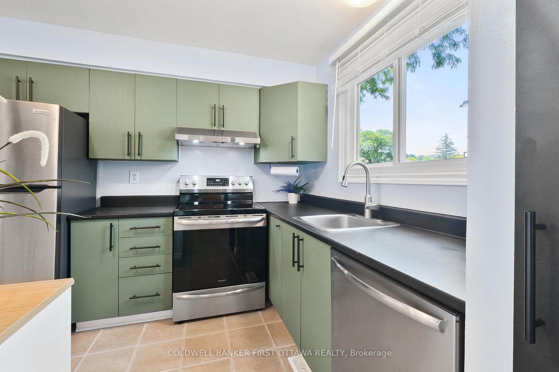 Photo 35 of 1351 Bakker Court, Ottawa, Convent Glen South — HOMEH