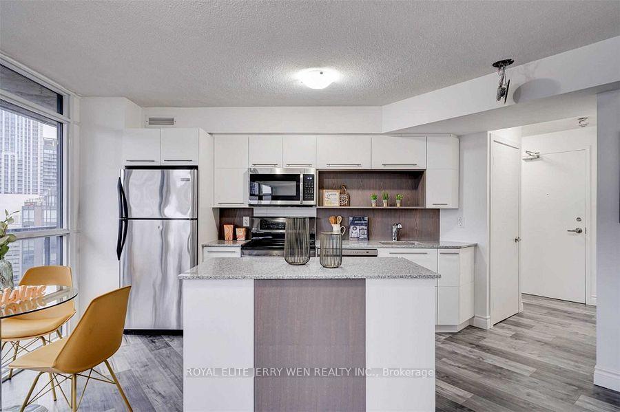 Photo 3 of Unit 1804, 25 Carlton Street, Toronto, Church-Yonge Corridor — HOMEH