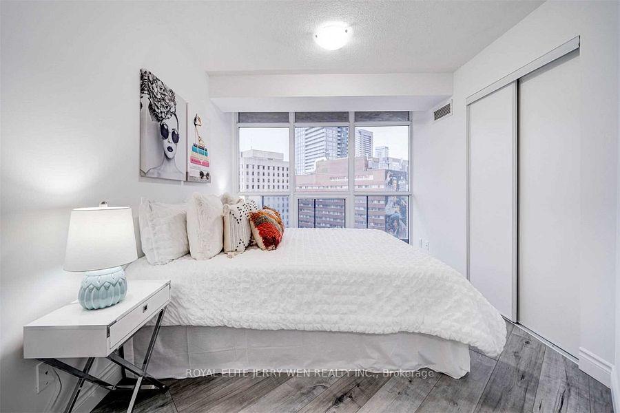 Photo 7 of Unit 1804, 25 Carlton Street, Toronto, Church-Yonge Corridor — HOMEH