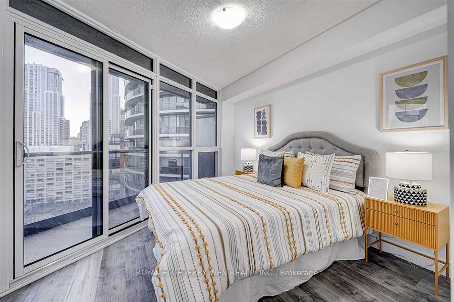Photo 8 of Unit 1804, 25 Carlton Street, Toronto, Church-Yonge Corridor — HOMEH