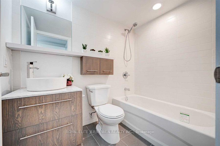 Photo 9 of Unit 1804, 25 Carlton Street, Toronto, Church-Yonge Corridor — HOMEH