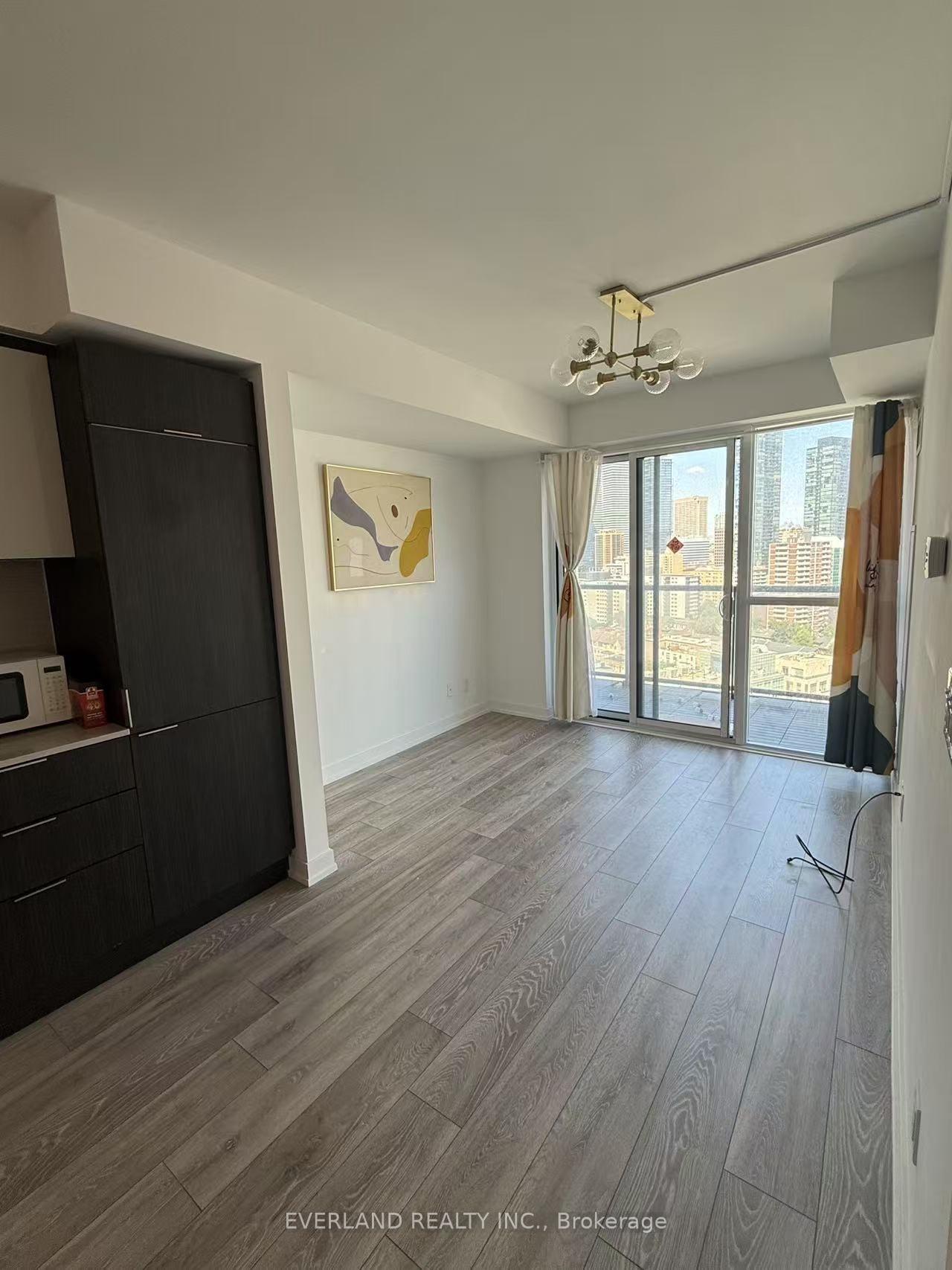 Photo 4 of Unit 1810, 159 Wellesley Street, Toronto, Cabbagetown-South St. James Town — HOMEH