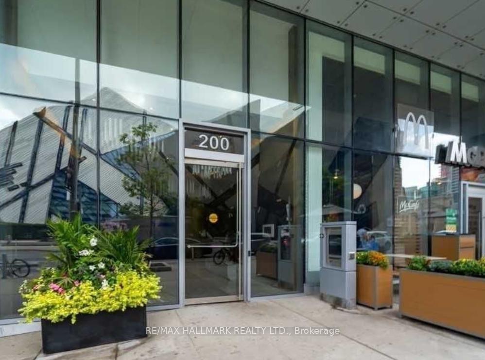 Front of Unit 2203, 200 Bloor Street W