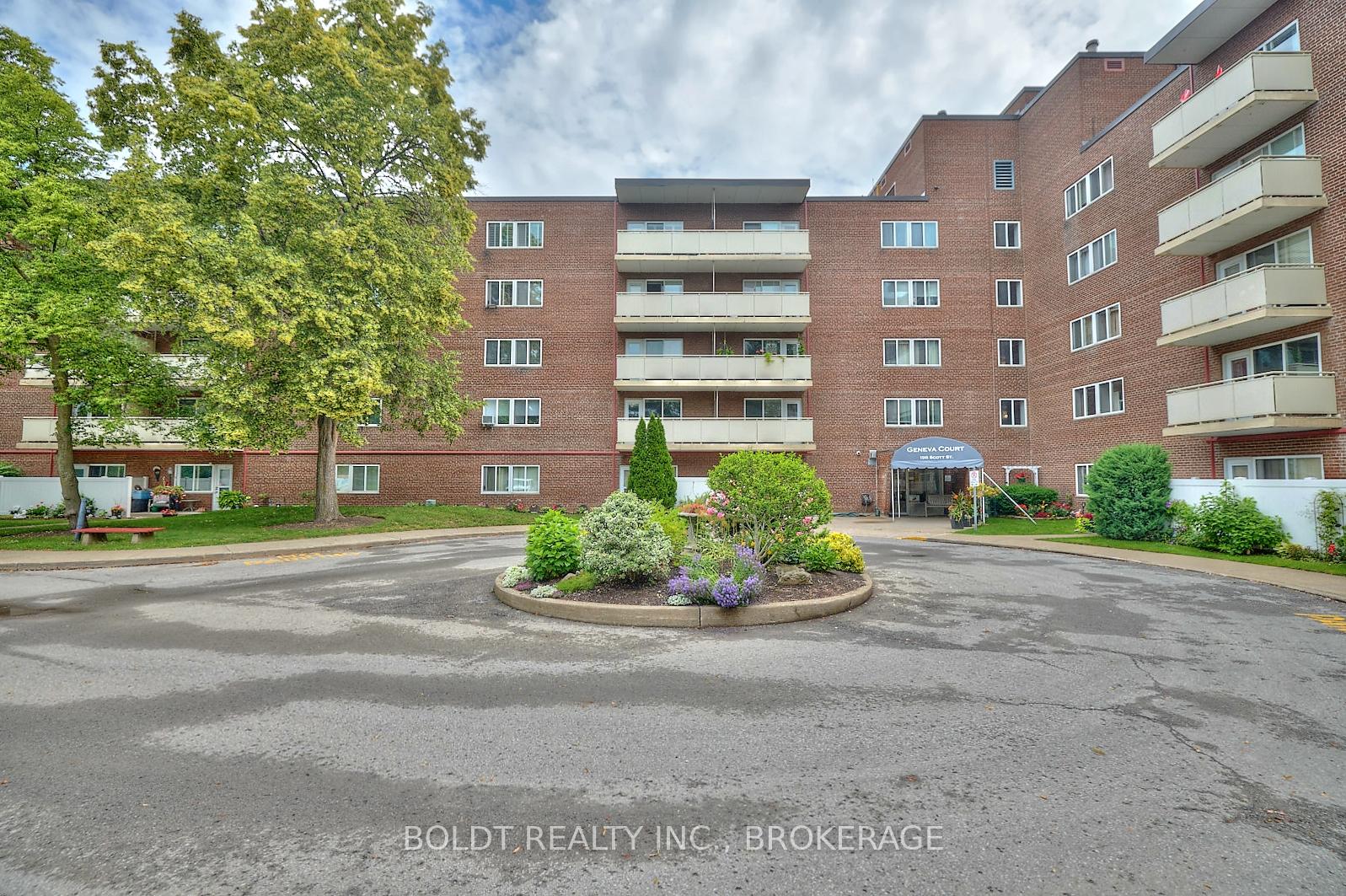 Front of Unit 219, 198 Scott Street