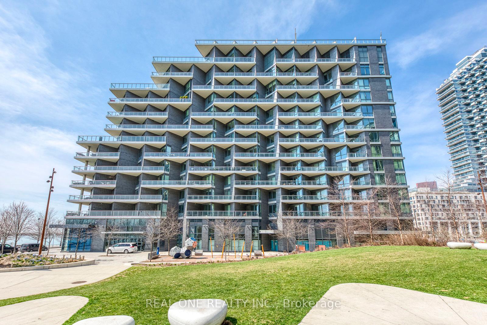 Photo 2 of Unit 818, 1 Edgewater Drive, Toronto, Waterfront Communities — HOMEH