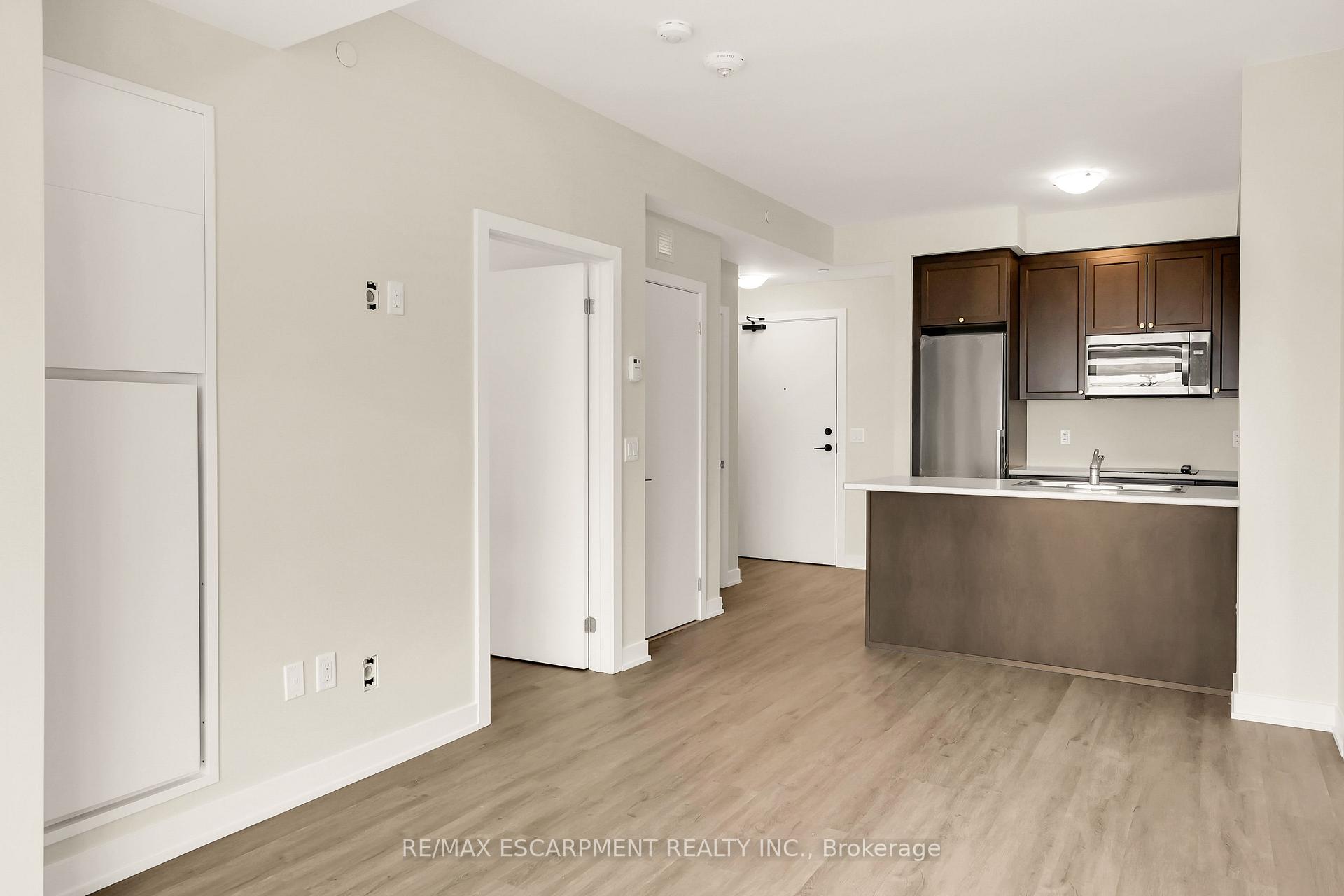 Photo 7 of Unit 412, 600 North Service Road, Hamilton, Lakeshore — HOMEH