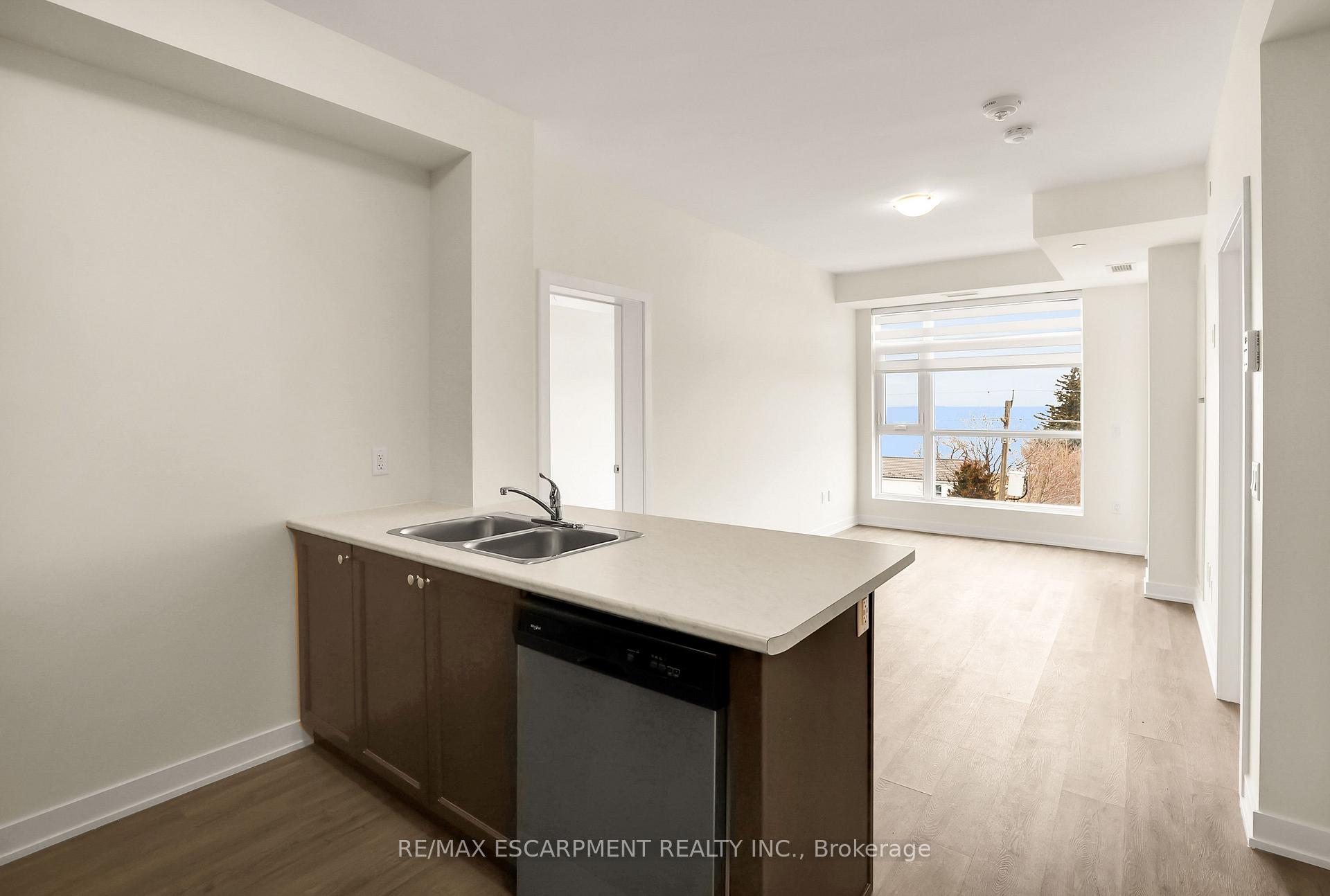 Photo 10 of Unit 412, 600 North Service Road, Hamilton, Lakeshore — HOMEH