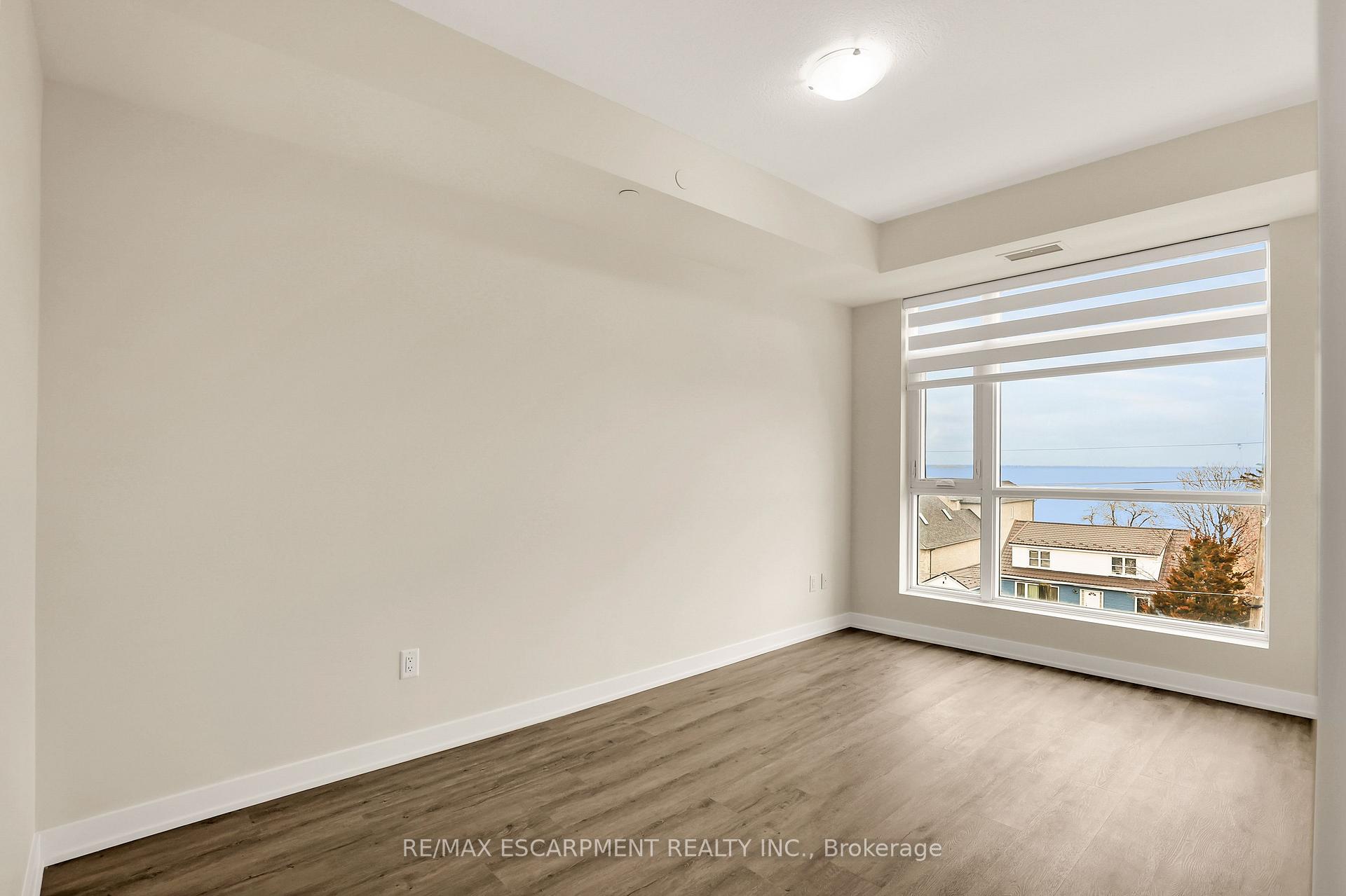 Photo 14 of Unit 412, 600 North Service Road, Hamilton, Lakeshore — HOMEH