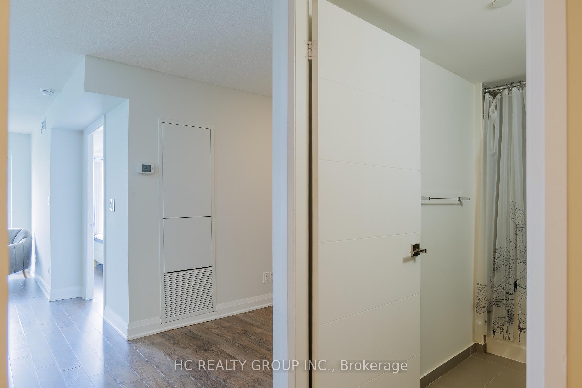 Photo 3 of Unit 507, 18 Uptown Drive, Markham, Unionville — HOMEH