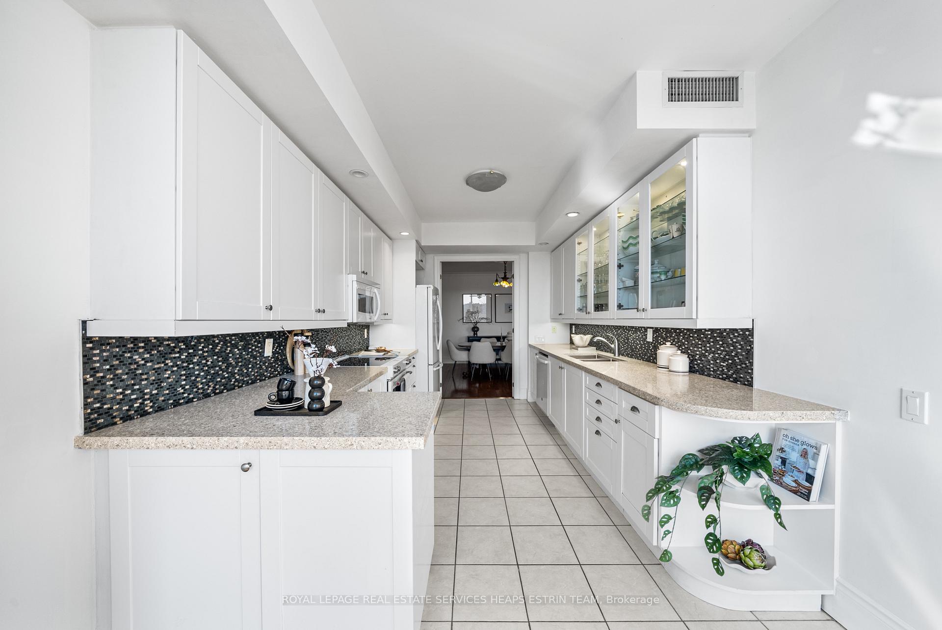 Photo 12 of Unit 922, 3600 Yonge Street, Toronto, Bedford Park-Nortown — HOMEH
