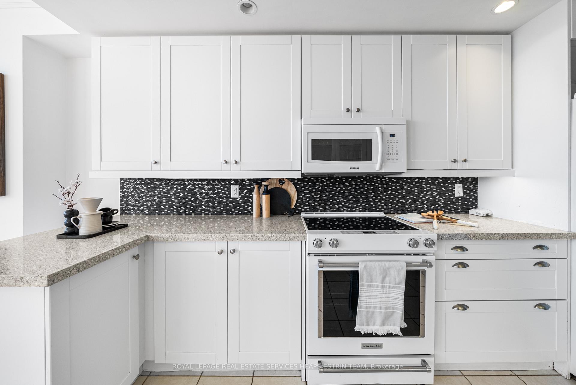 Photo 13 of Unit 922, 3600 Yonge Street, Toronto, Bedford Park-Nortown — HOMEH