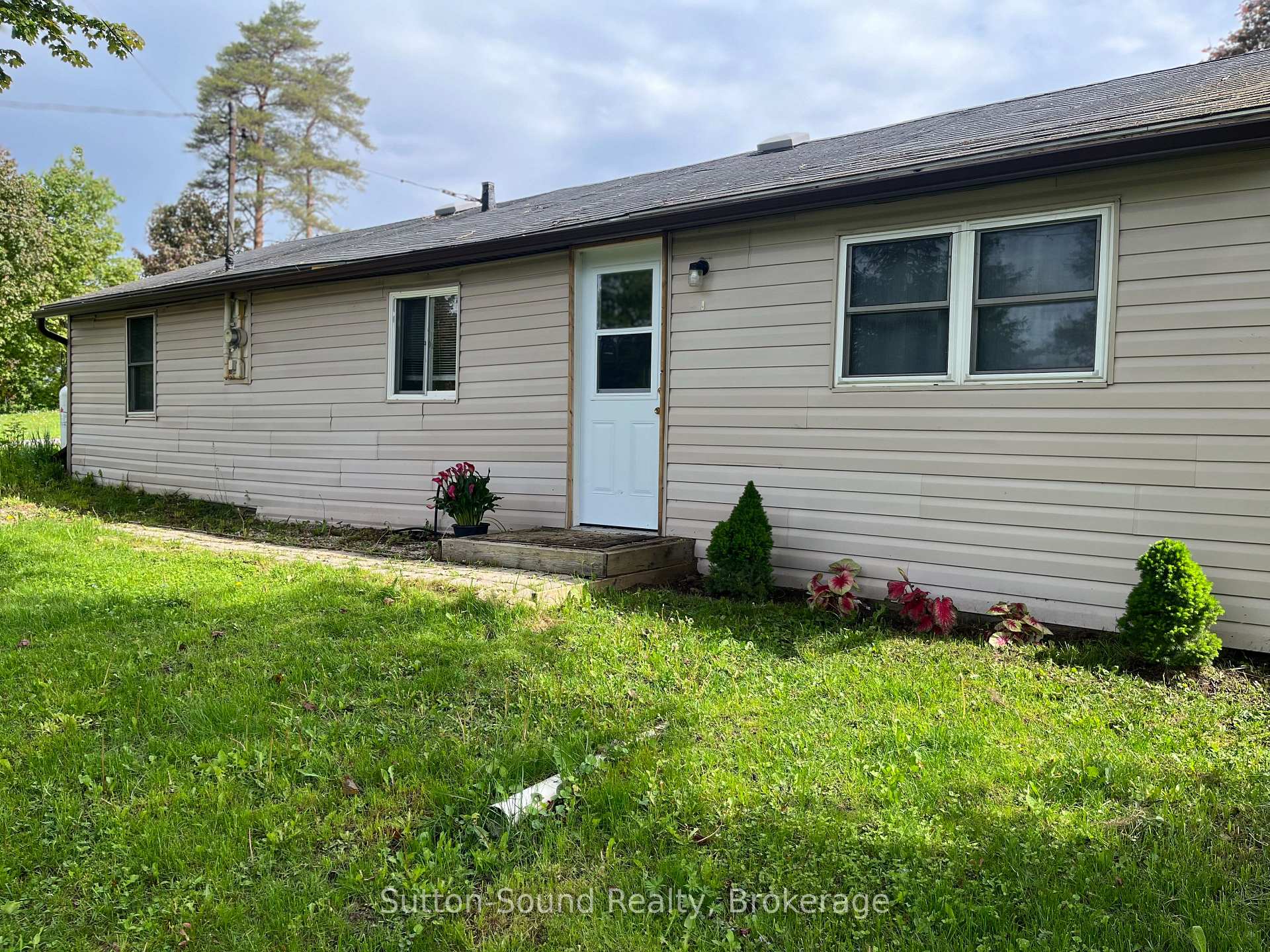 Front of 776225 Highway 10