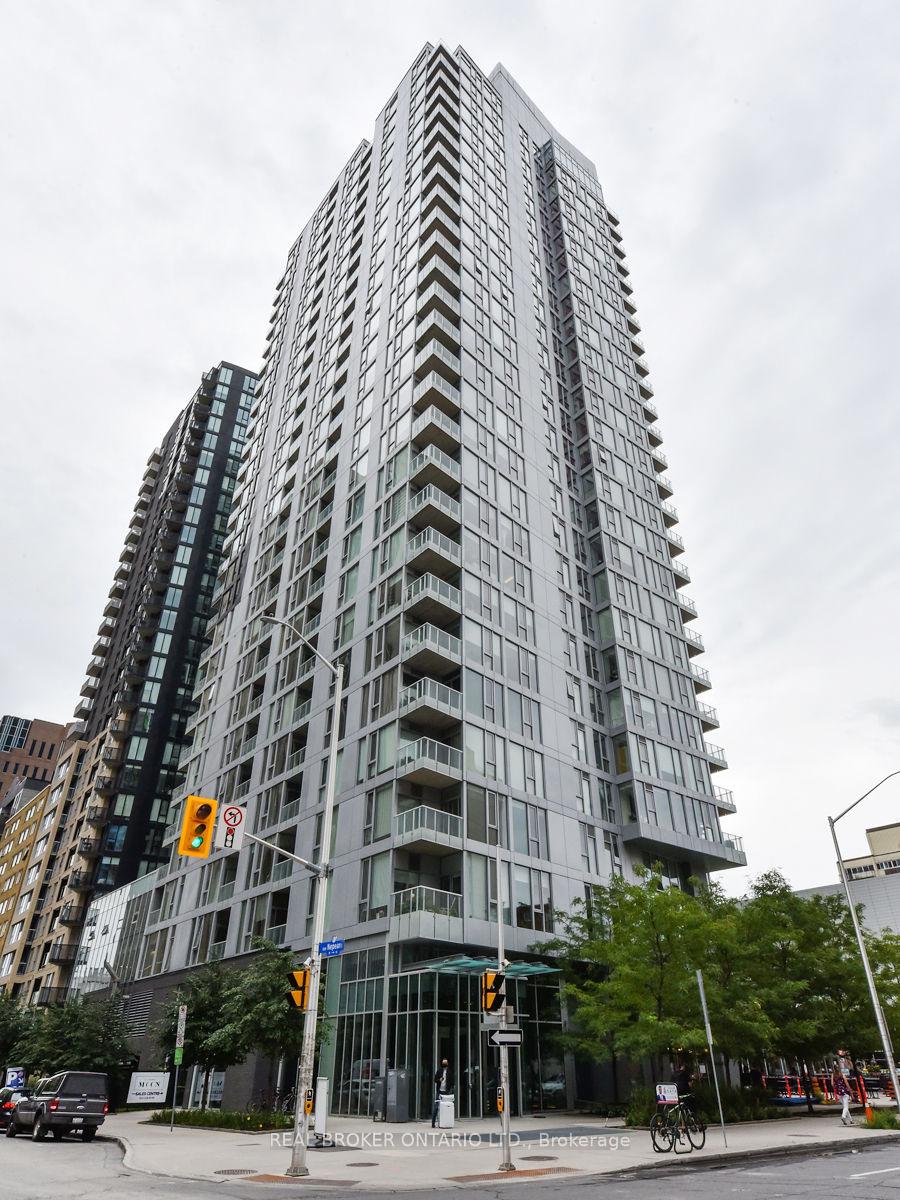 Front of Unit 1609, 179 Metcalfe Street