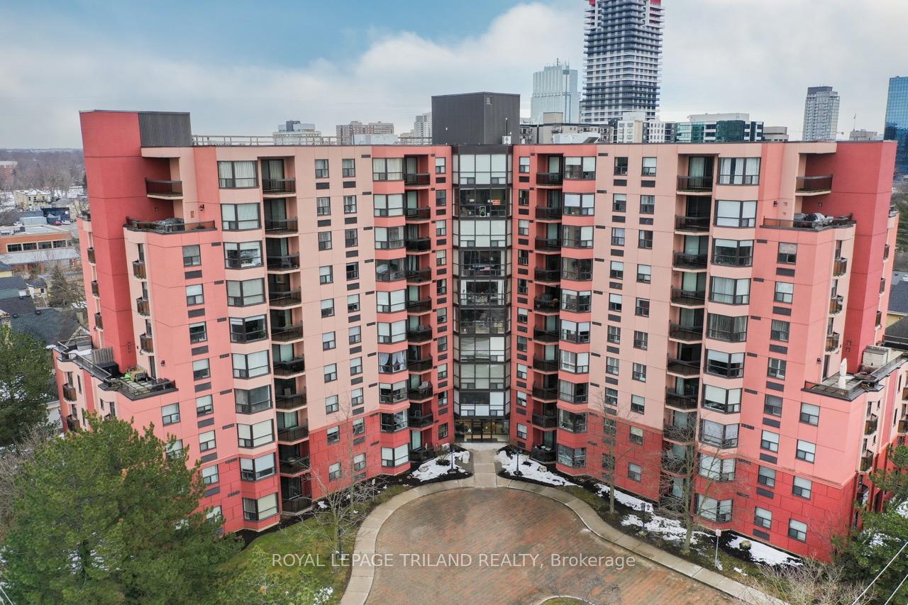 Front of Unit 612, 600 Talbot Street
