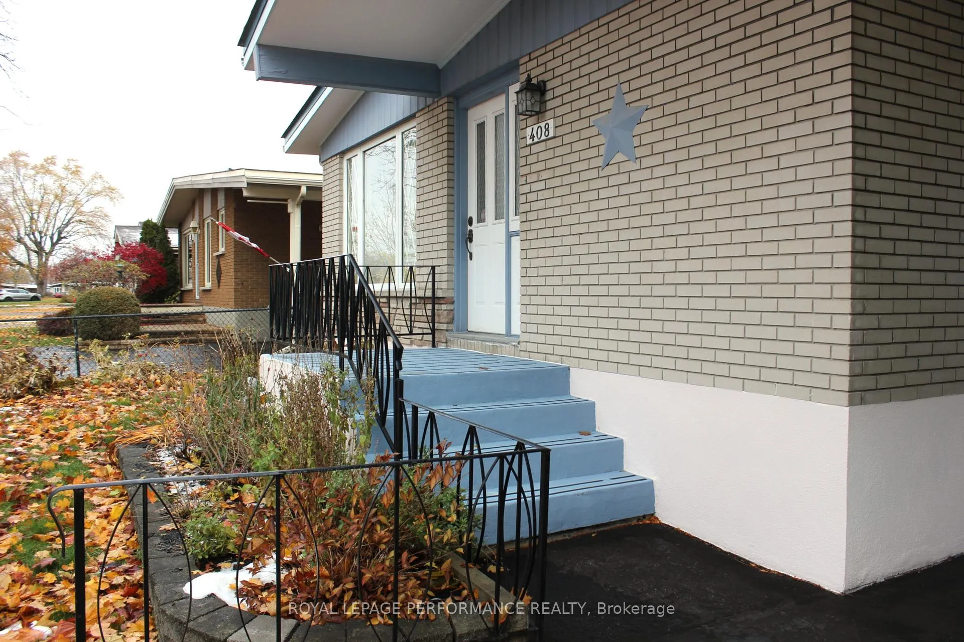Photo 3 of 408 Beach Avenue, Cornwall — HOMEH