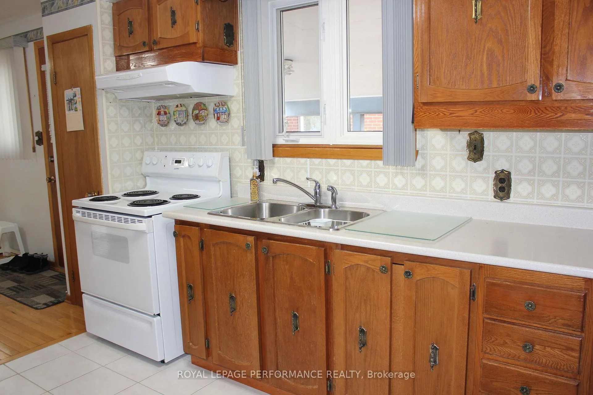 Photo 11 of 408 Beach Avenue, Cornwall — HOMEH