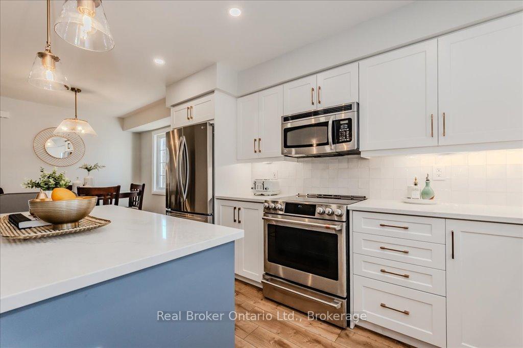 Photo 4 of Unit C14, 240 Westmeadow Drive, Kitchener — HOMEH