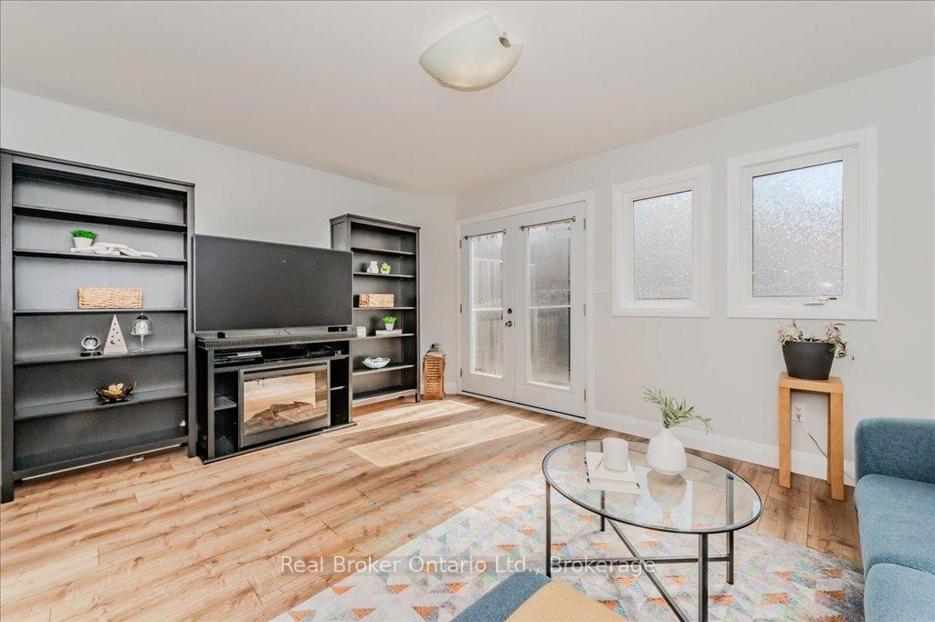 Photo 10 of Unit C14, 240 Westmeadow Drive, Kitchener — HOMEH